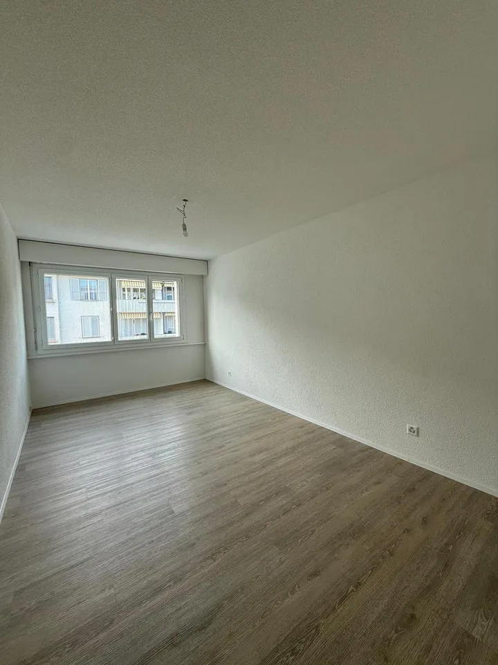 Helle 3.5-Zimmerwohnung mit Balkon im 2. Stock – Foto 9 von 12