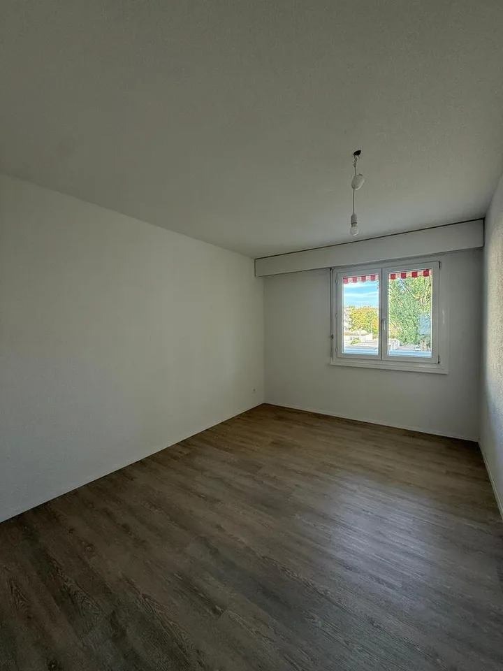 Helle 3.5-Zimmerwohnung mit Balkon im 2. Stock – Foto 7 von 12