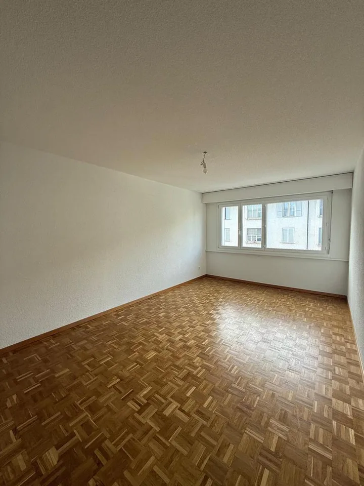 Helle 3.5-Zimmerwohnung mit Balkon im 2. Stock – Foto 5 von 12