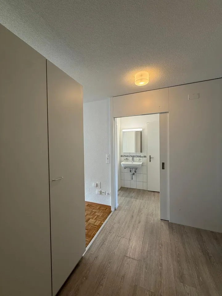 Helle 3.5-Zimmerwohnung mit Balkon im 2. Stock – Foto 8 von 12