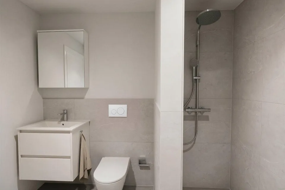 komplett renovierte Dachgeschosswohnung mit grosser Terrasse – photo 6 sur 6