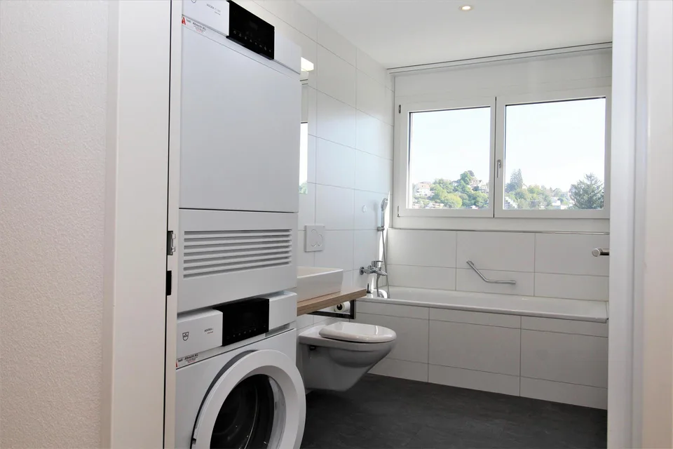 Moderne 5.5 Zimmer Attikawohnung im Zentrum von Feuerthalen – photo 8 sur 13