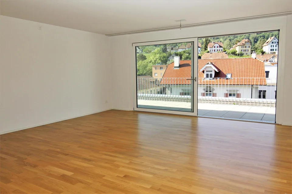 Moderne 5.5 Zimmer Attikawohnung im Zentrum von Feuerthalen – photo 4 sur 13