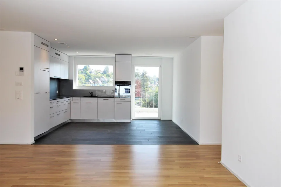 Moderne 5.5 Zimmer Attikawohnung im Zentrum von Feuerthalen – photo 3 sur 13