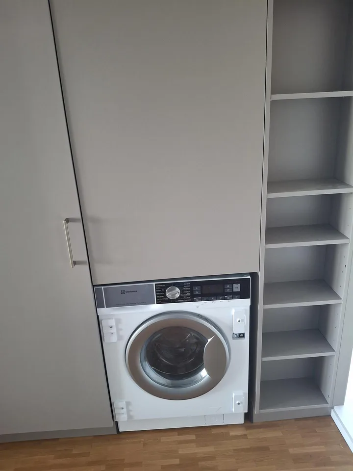 Schöne 1 1/2 Zimmerwohnung mit Balkon und Aussicht – Foto 5 von 7