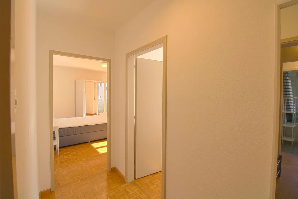 Furnished room in modernised apartment in a top location – Foto 7 von 9