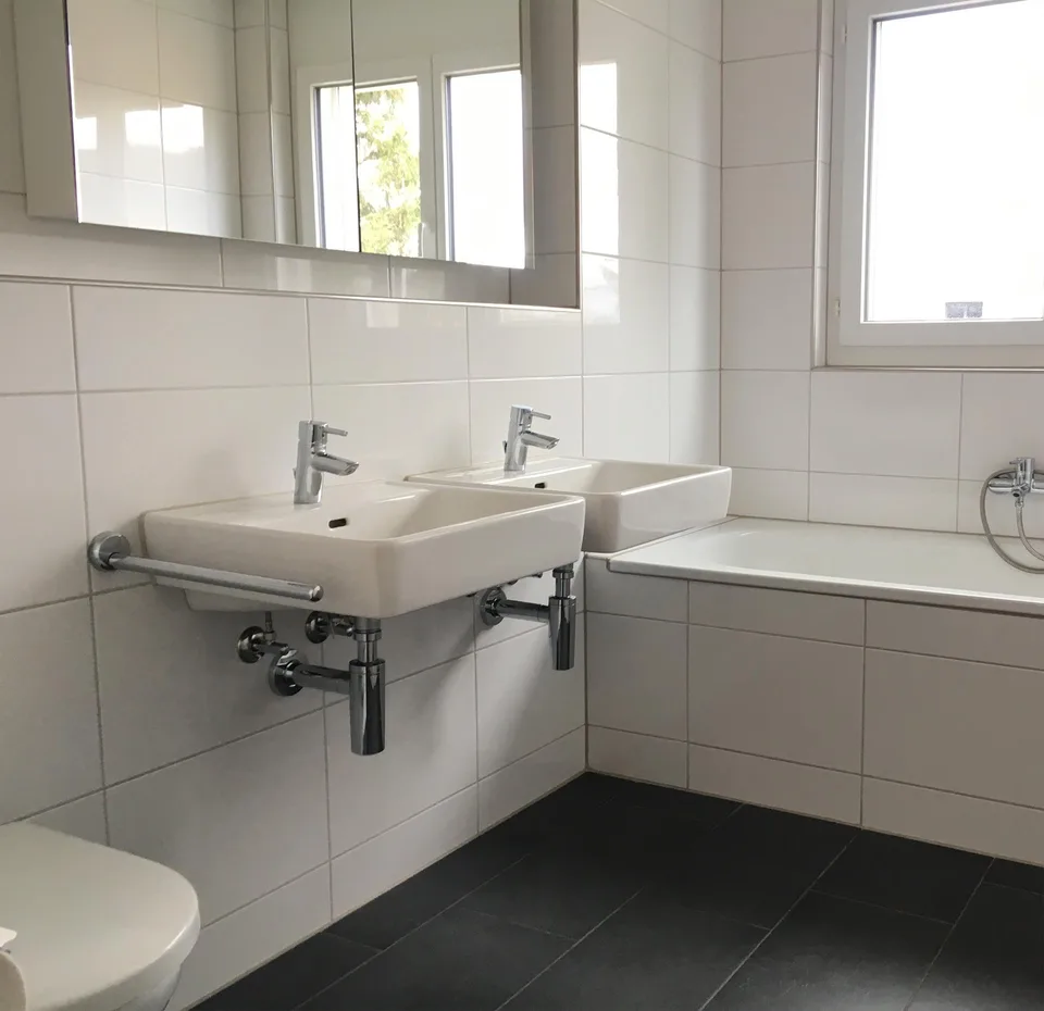 3.5 Zimmer, eigene WM/TU, separater Abstellraum, verglaster Balkon – Foto 4 von 5