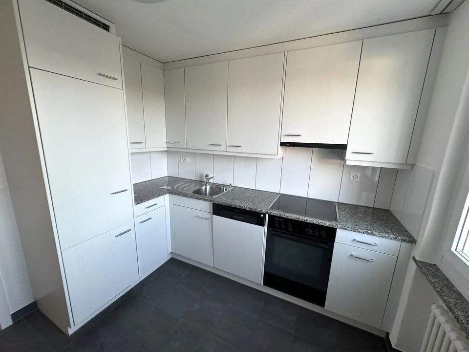 grosszügige, gepflegte 3.0-Zimmer-Wohnung an zentraler Lage – Foto 2 von 8