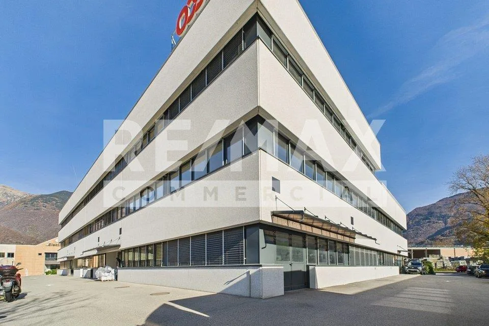 Immobile commerciale con ampia terrazza e vista aperta – photo 12 sur 13