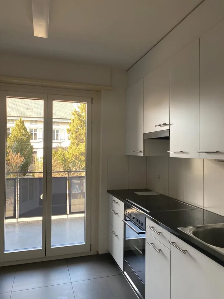 Helle und grosszügige 3.0 Zimmerwohnung an zentraler Lage in Allschwil – photo 2 sur 11