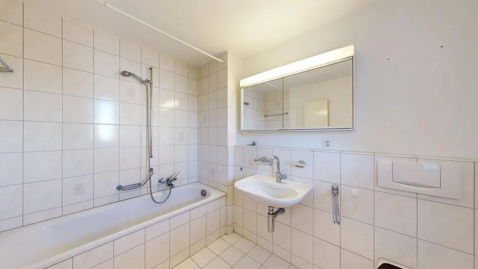 3.5-Zimmer-Maisonette-Wohnung mit Einstellhallenplatz und Potenzial – foto 12 di 13