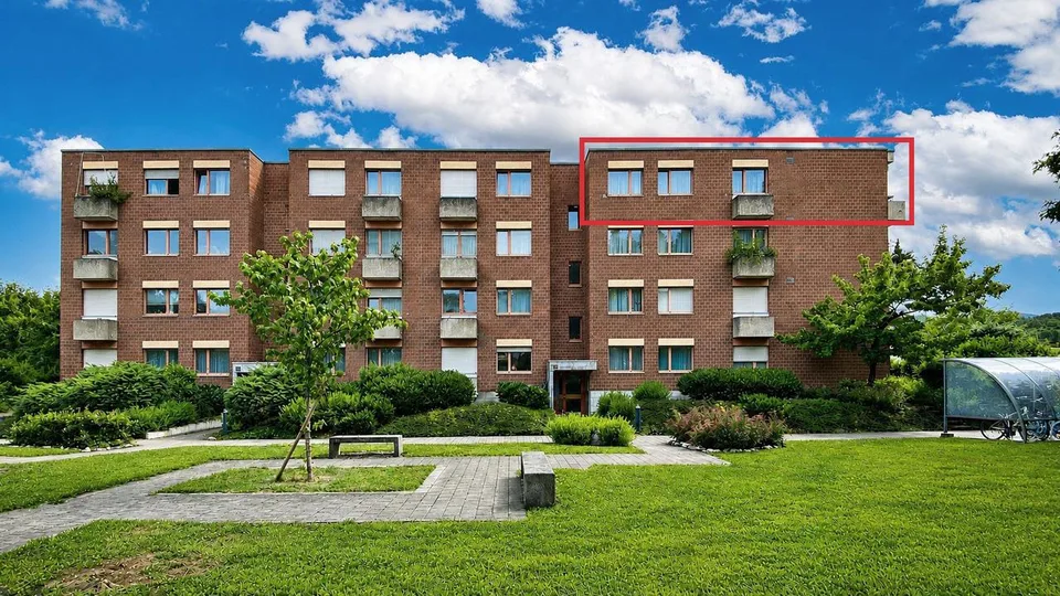 Lichtdurchflutete 4.5-Zimmer-Dachwohnung mit Aussenparkplatz – photo 22 of 23