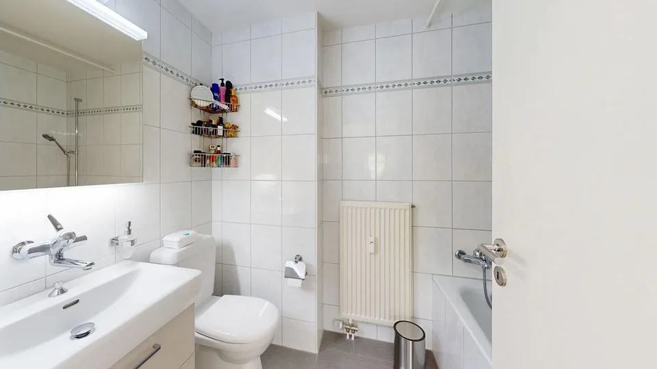 Lichtdurchflutete 4.5-Zimmer-Dachwohnung mit Aussenparkplatz – photo 18 of 23