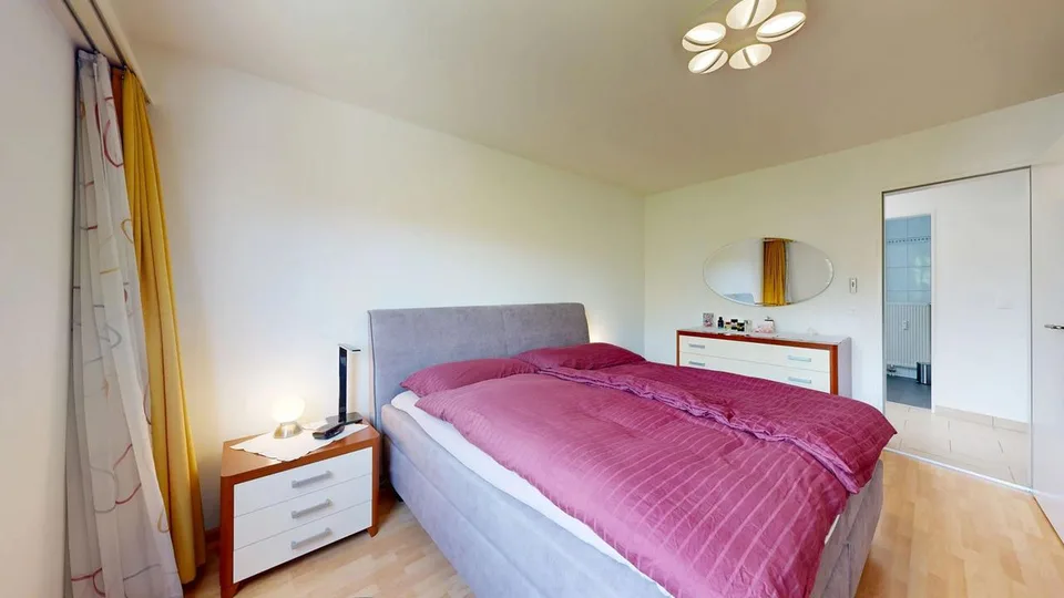 Lichtdurchflutete 4.5-Zimmer-Dachwohnung mit Aussenparkplatz – photo 17 of 23