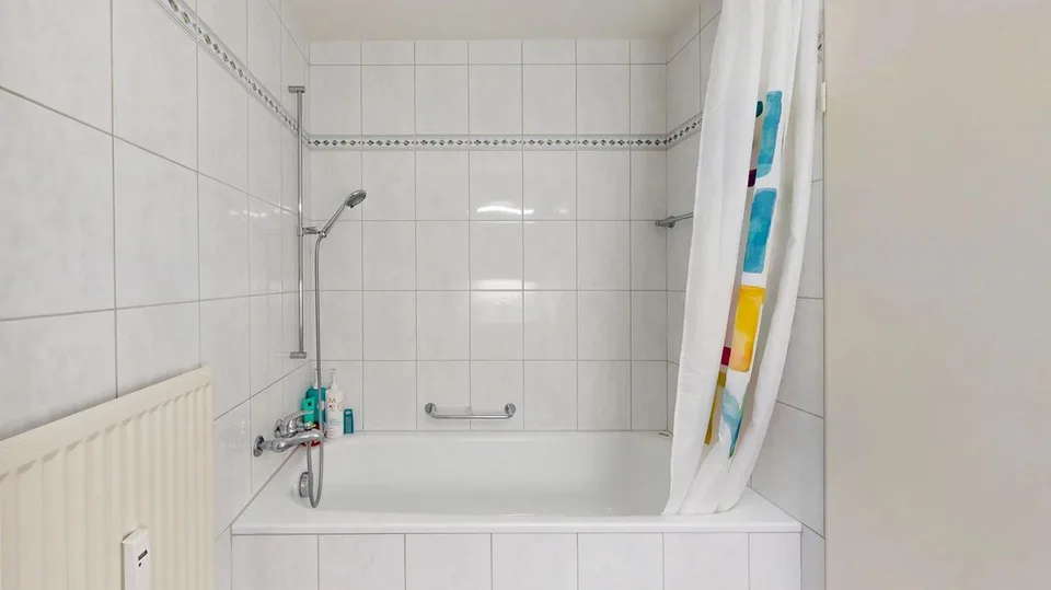 Lichtdurchflutete 4.5-Zimmer-Dachwohnung mit Aussenparkplatz – photo 19 of 23