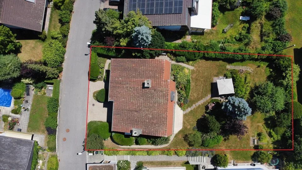 Idyllisches 8-Zimmer-Einfamilienhaus mit grossem Garten und Garage – foto 25 di 25