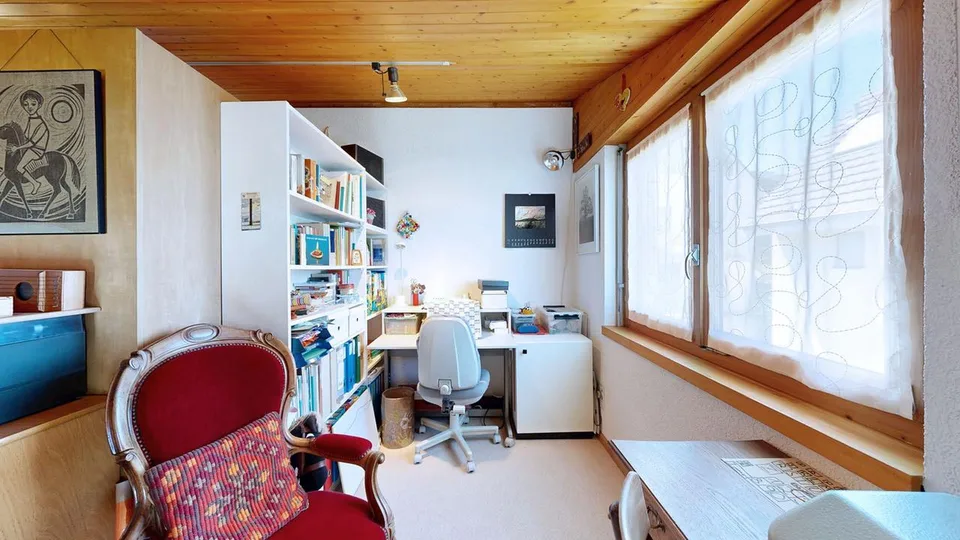 Idyllisches 8-Zimmer-Einfamilienhaus mit grossem Garten und Garage – foto 15 di 25