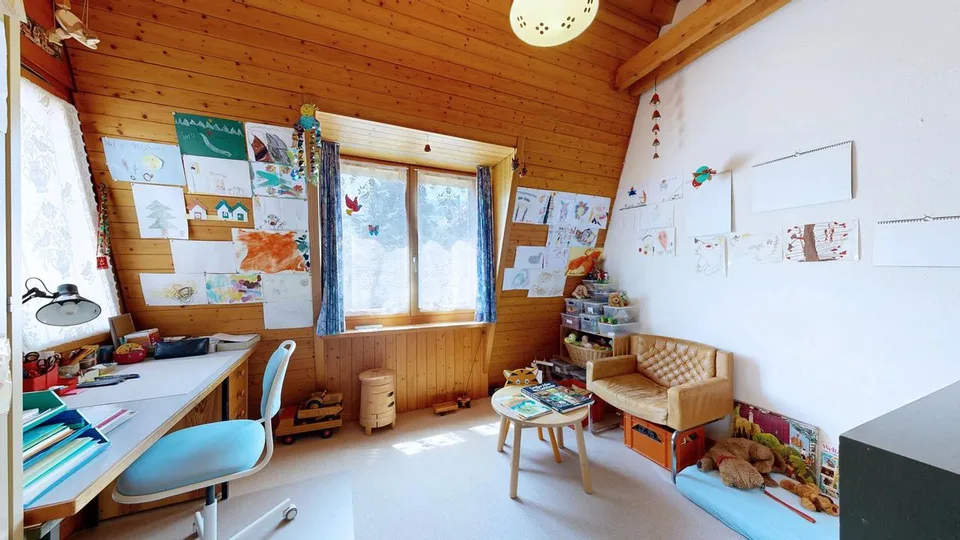 Idyllisches 8-Zimmer-Einfamilienhaus mit grossem Garten und Garage – foto 13 di 25