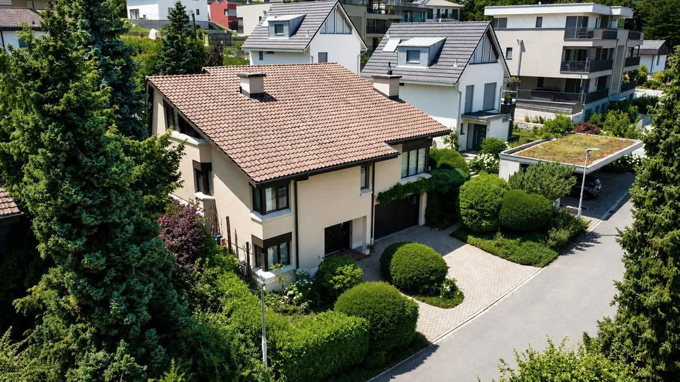 Idyllisches 8-Zimmer-Einfamilienhaus mit grossem Garten und Garage – foto 22 di 25