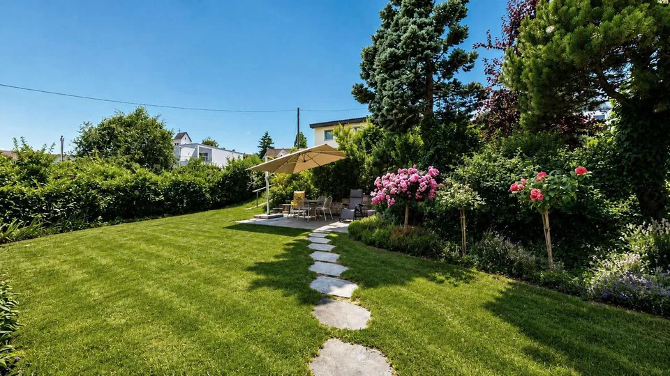 Idyllisches 8-Zimmer-Einfamilienhaus mit grossem Garten und Garage – foto 18 di 25