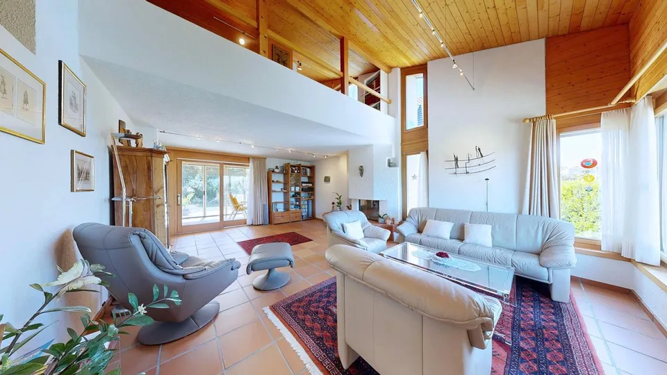 Idyllisches 8-Zimmer-Einfamilienhaus mit grossem Garten und Garage – foto 3 di 25