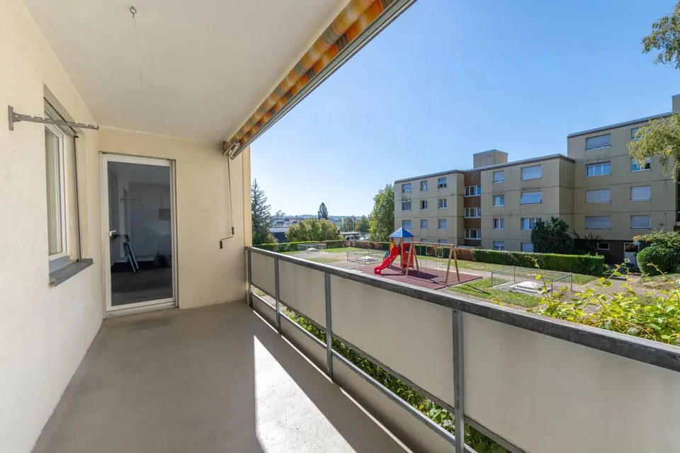 Viel Raum zum Wohlfühlen - helle 4-Zimmerwohnung mit Balkon und Lift – photo 3 sur 12