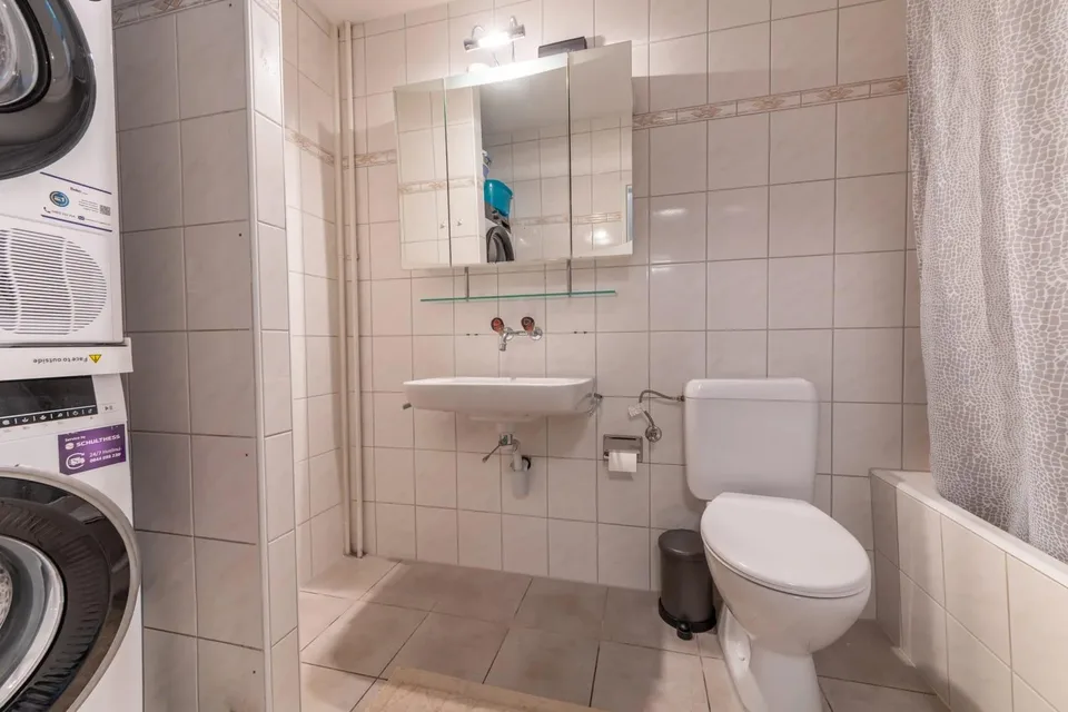 Viel Raum zum Wohlfühlen - helle 4-Zimmerwohnung mit Balkon und Lift – photo 8 sur 12