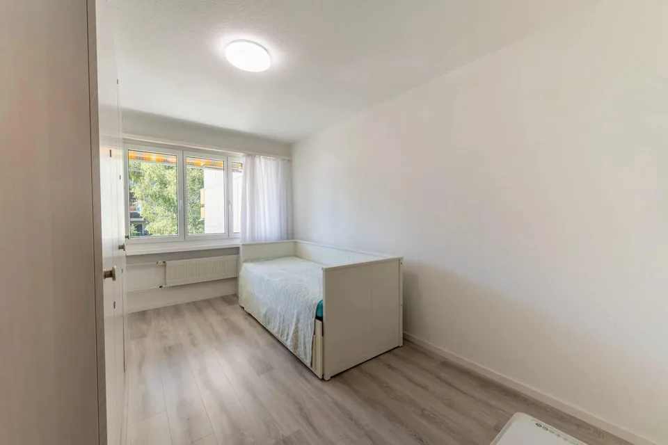 Viel Raum zum Wohlfühlen - helle 4-Zimmerwohnung mit Balkon und Lift – photo 6 sur 12
