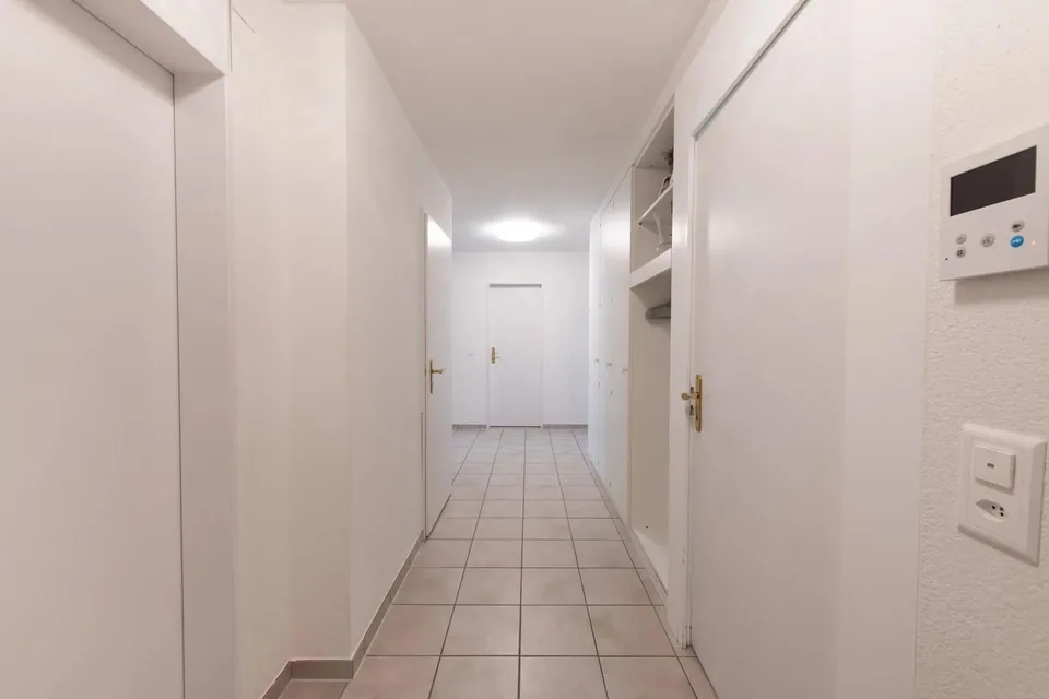 Viel Raum zum Wohlfühlen - helle 4-Zimmerwohnung mit Balkon und Lift – photo 4 sur 12