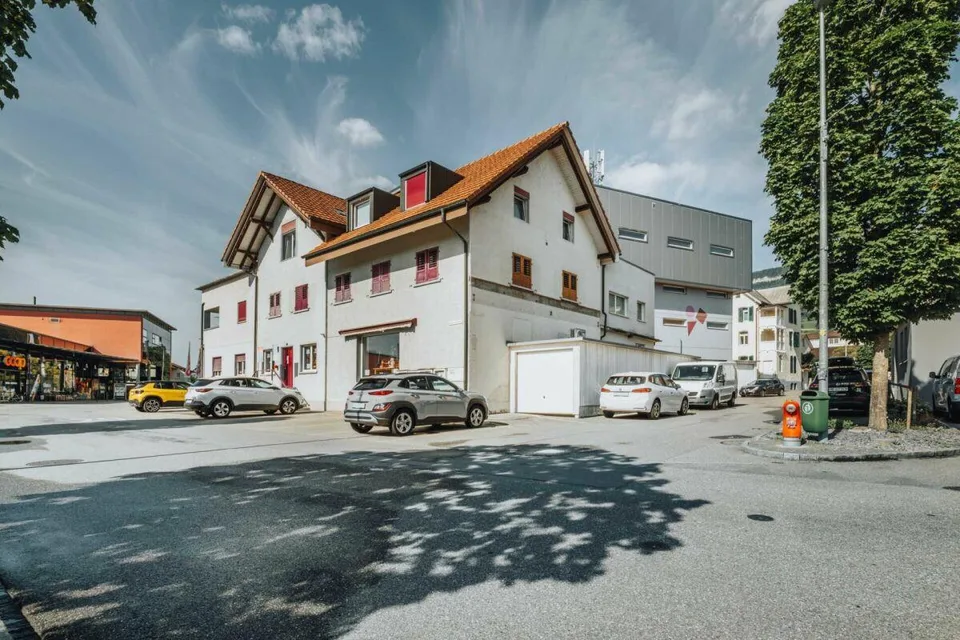 Vielseitige Gewerbeliegenschaft mit drei Wohnungen und guter Verkeh... – foto 4 di 30
