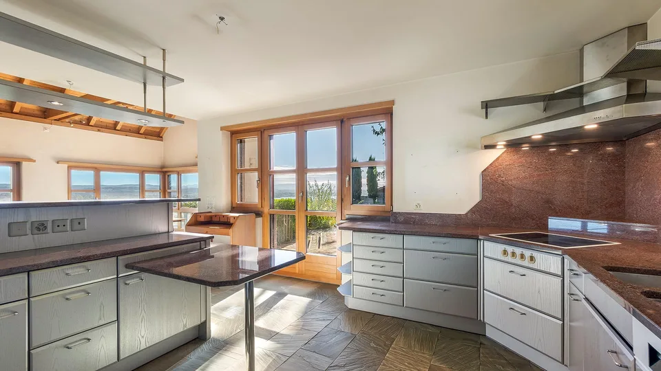 Ausdruckstarkes Traumhaus mit atemberaubender Aussicht – photo 3 sur 4