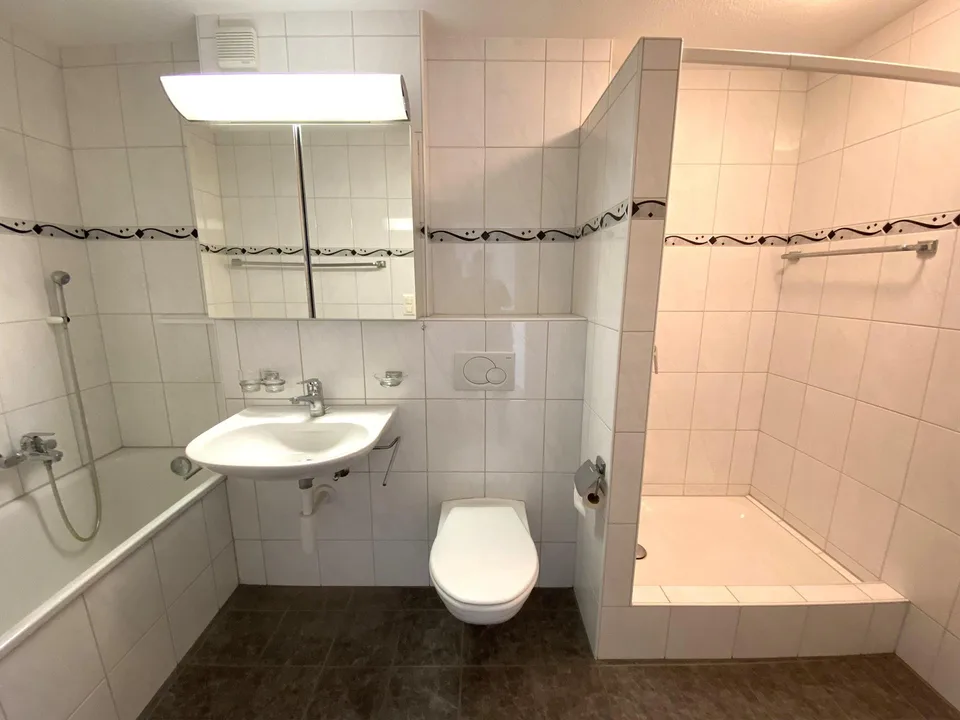 Grosszügige und helle Wohnung – Foto 6 von 7