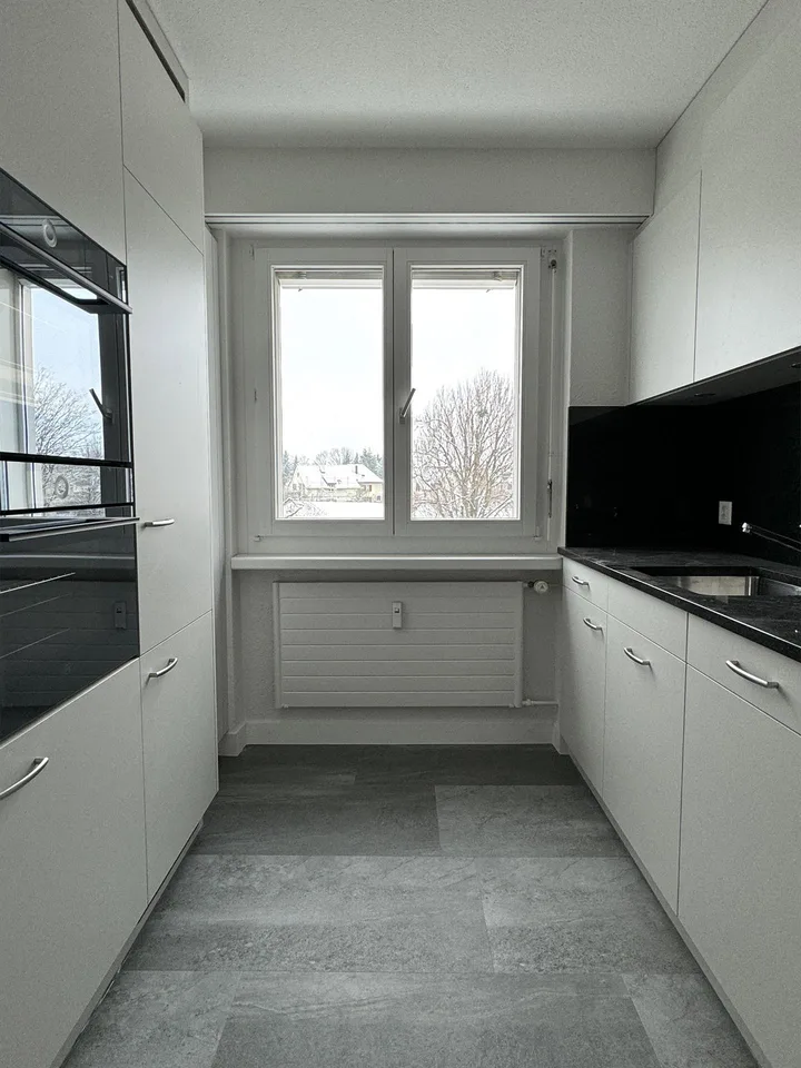 Grosszügige und helle Wohnung – Foto 2 von 7