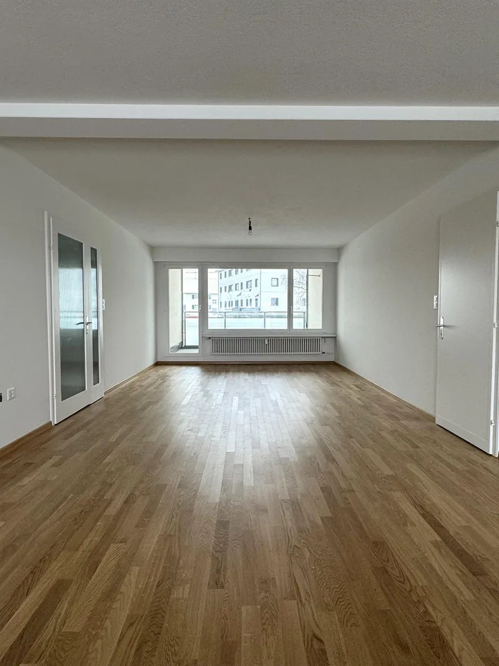Grosszügige und helle Wohnung – Foto 3 von 7