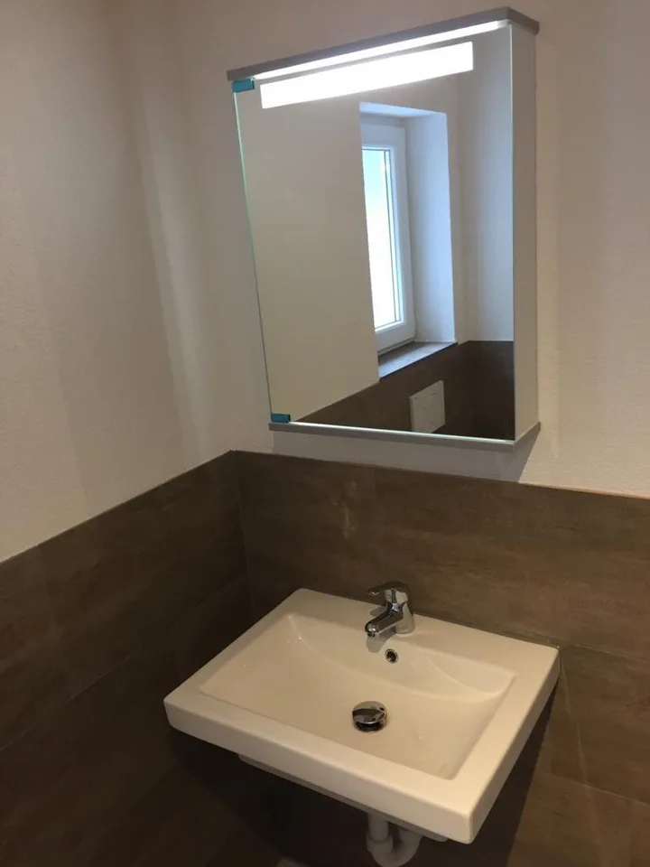 Kernsaniertes Haus mit schöner 2.5 Zimmerwohnung an zentraler Lage – photo 13 sur 15