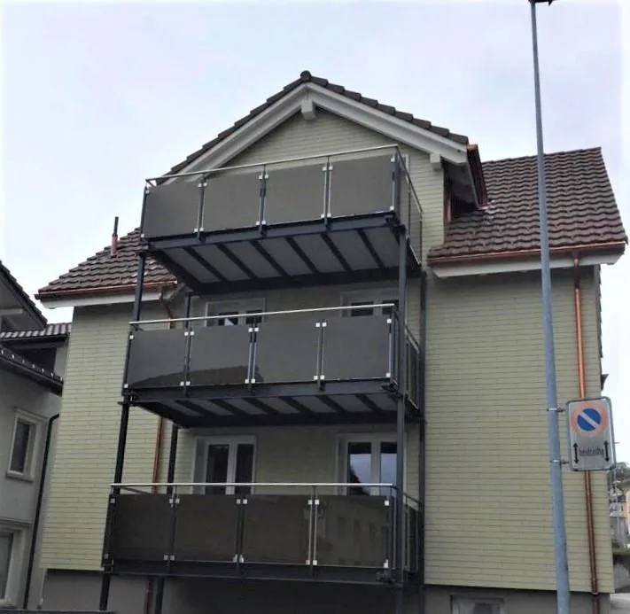 Kernsaniertes Haus mit schöner 2.5 Zimmerwohnung an zentraler Lage – photo 2 sur 15