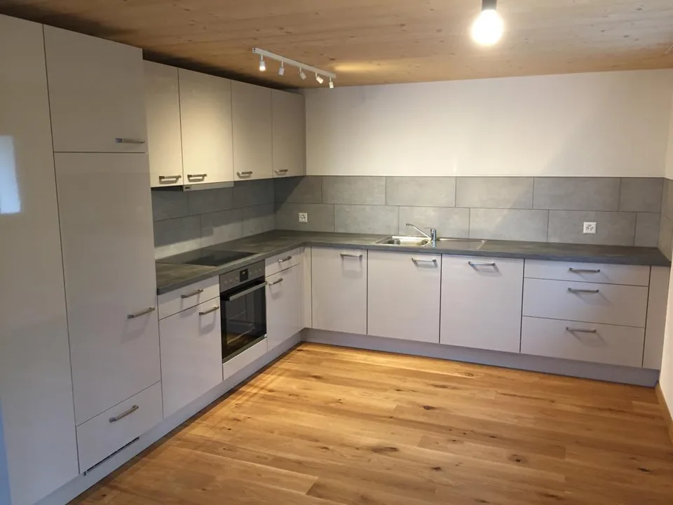 Kernsaniertes Haus mit schöner 2.5 Zimmerwohnung an zentraler Lage – photo 5 sur 15