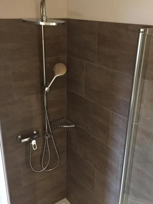 Kernsaniertes Haus mit schöner 2.5 Zimmerwohnung an zentraler Lage – photo 11 sur 15