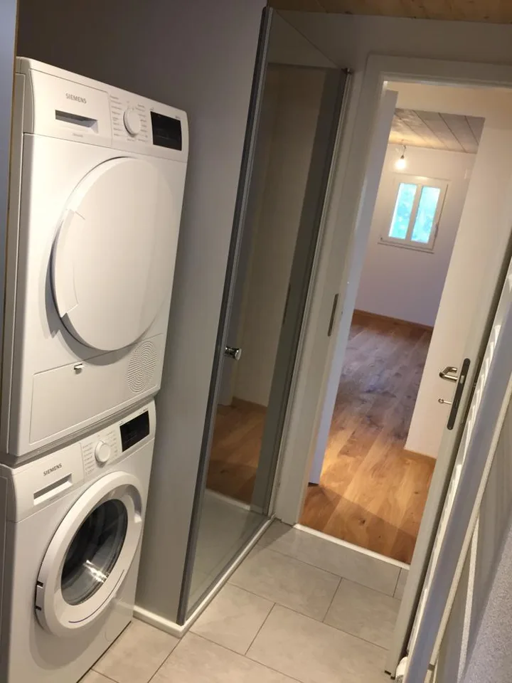 Kernsaniertes Haus mit schöner 2.5 Zimmerwohnung an zentraler Lage – photo 12 sur 15