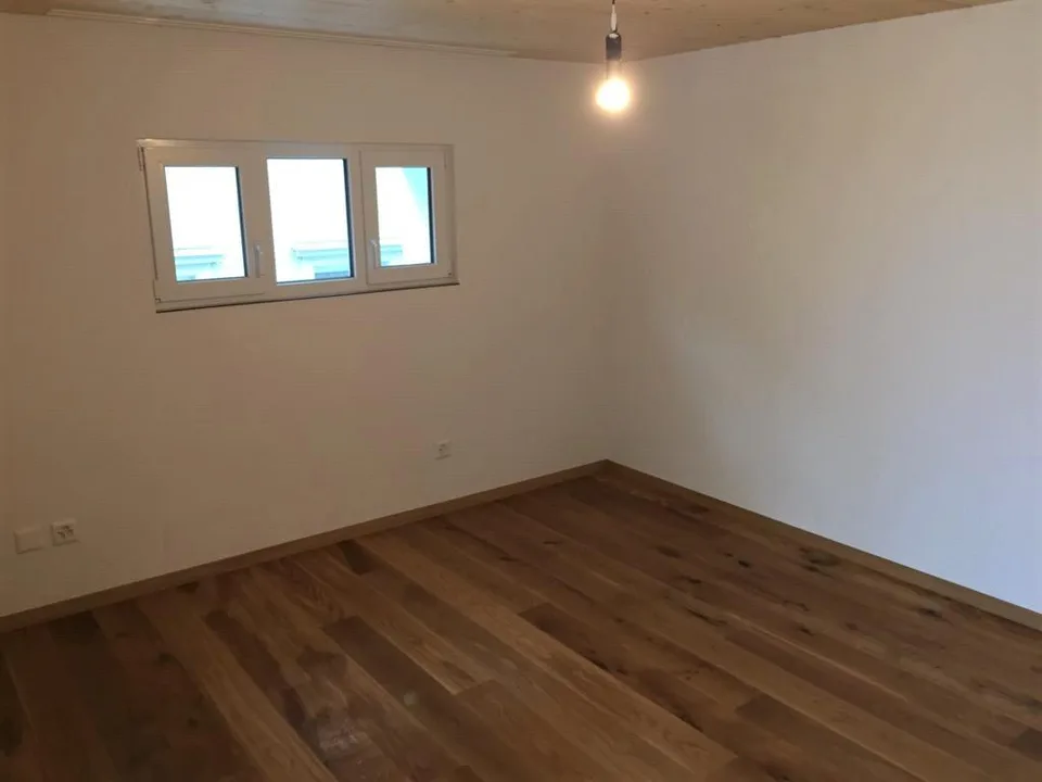 Kernsaniertes Haus mit schöner 2.5 Zimmerwohnung an zentraler Lage – photo 9 sur 15