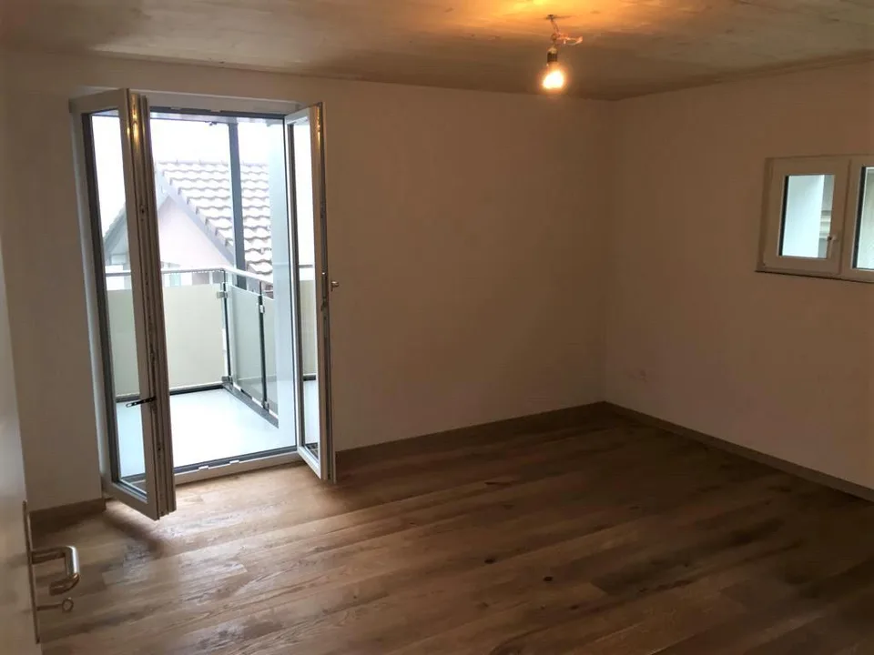 Kernsaniertes Haus mit schöner 2.5 Zimmerwohnung an zentraler Lage – photo 8 sur 15