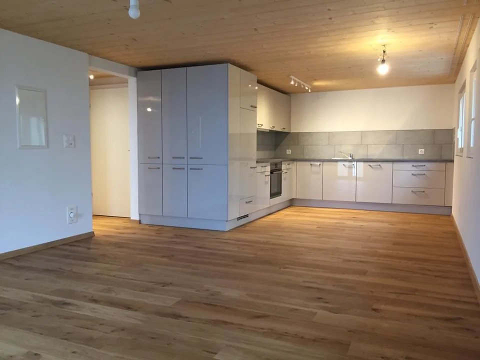 Kernsaniertes Haus mit schöner 2.5 Zimmerwohnung an zentraler Lage – photo 4 sur 15