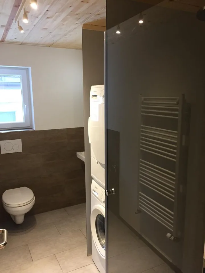 Kernsaniertes Haus mit schöner 2.5 Zimmerwohnung an zentraler Lage – photo 10 sur 15