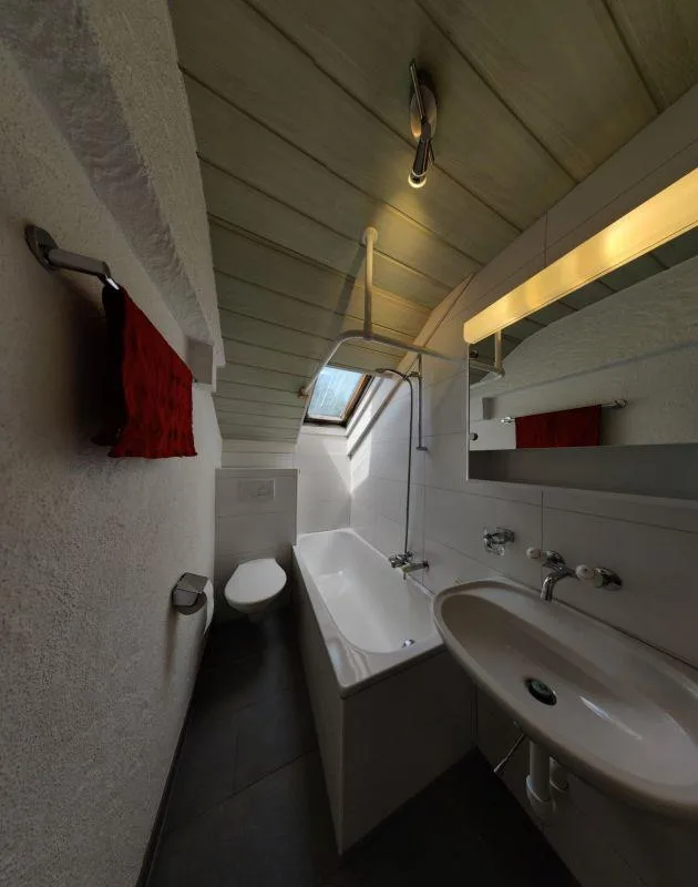 Charmante 2-Zimmer-Dachwohnung mit besonderem Flair – Foto 3 von 10