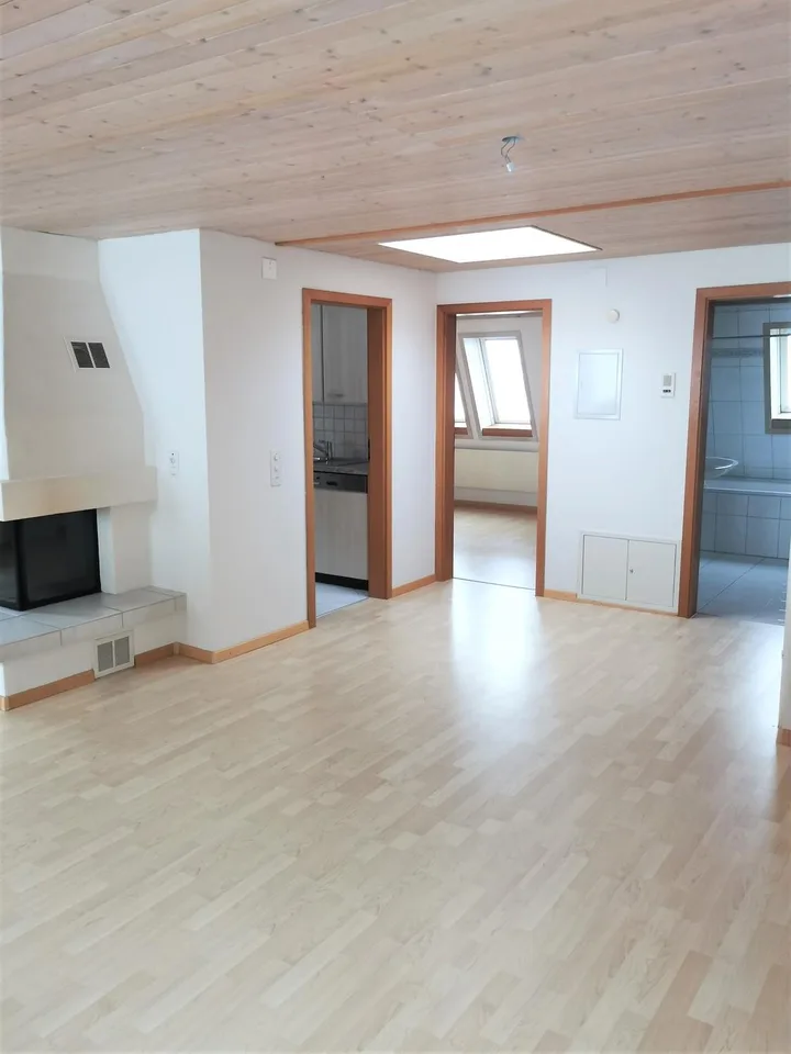 Dein Platz über den Dächern mit Terrasse und Kamin! – photo 7 of 13