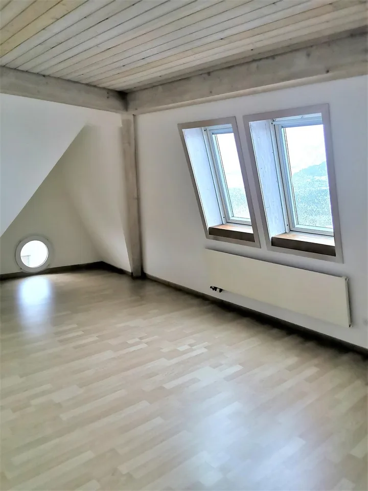 Dein Platz über den Dächern mit Terrasse und Kamin! – photo 8 of 13