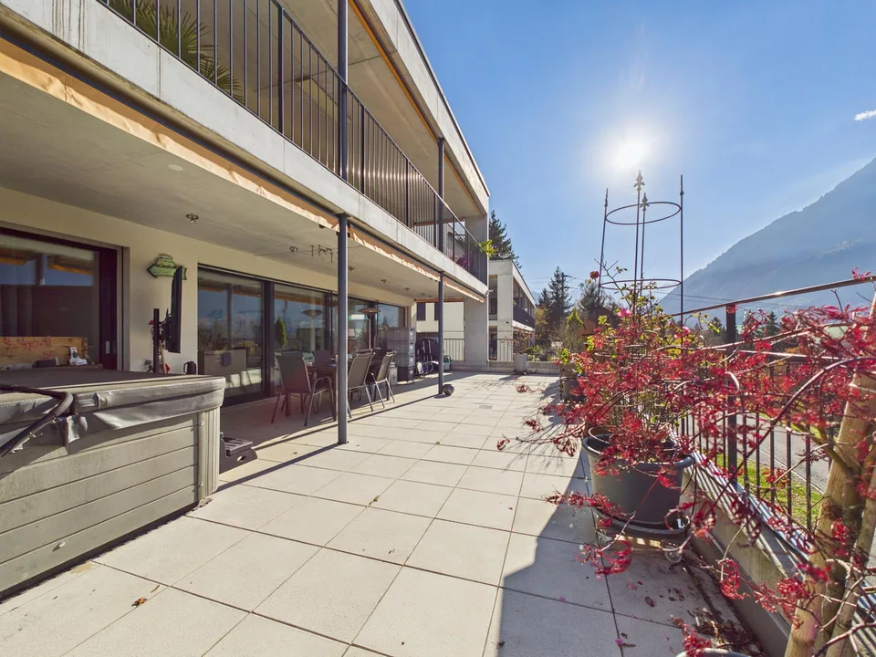 Riesige Panorama-Terrasse mit Bergsicht, Design-Küche mit Kochinsel... – photo 10 of 11
