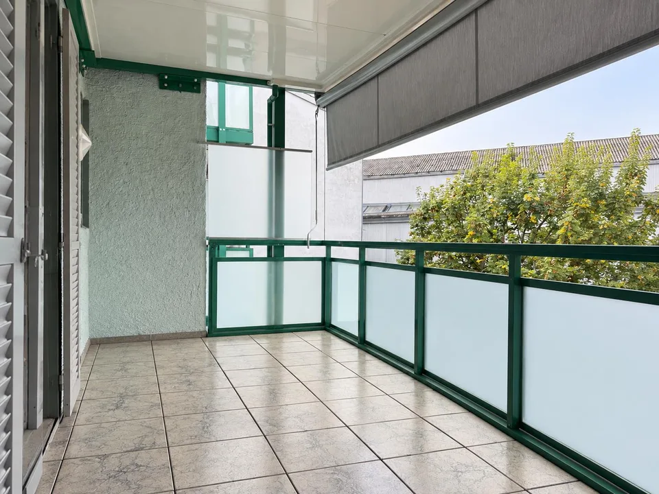 3-Zimmerwohnung an zentraler Lage mit grossem Balkon – Foto 2 von 7