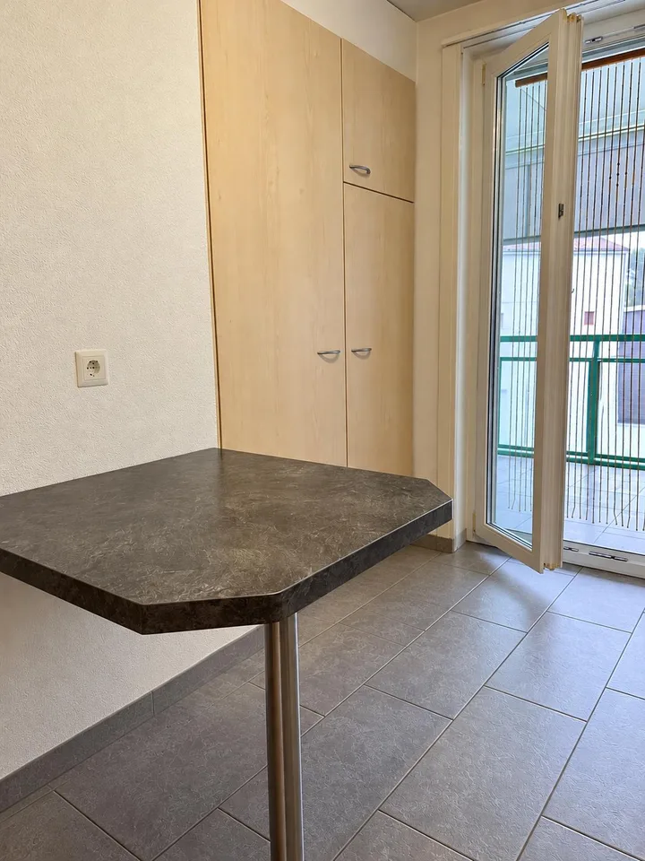 3-Zimmerwohnung an zentraler Lage mit grossem Balkon – Foto 3 von 7