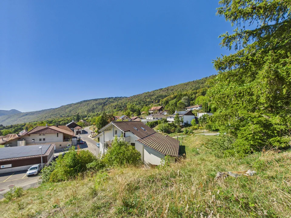 Terrain constructible de 901 m² au centre du village, Projet autori... – photo 2 sur 6